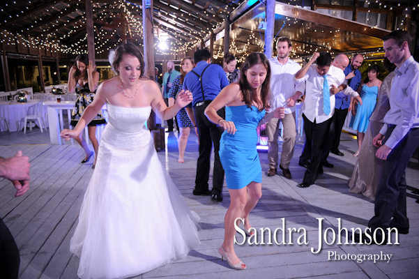 Best Lakeside wedding at Paradise Cove in Orlando, Florida - Wedding photographer - Sandra Johnson (SJFoto.com)